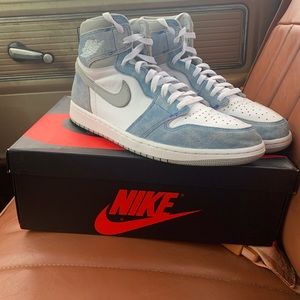 Jordan 1 High OG “Hyper Royal”